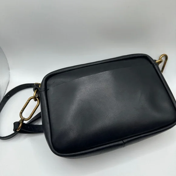 Madewell Leather Carabiner Medium Crossbody Bag in Black - Picture 6 of 8